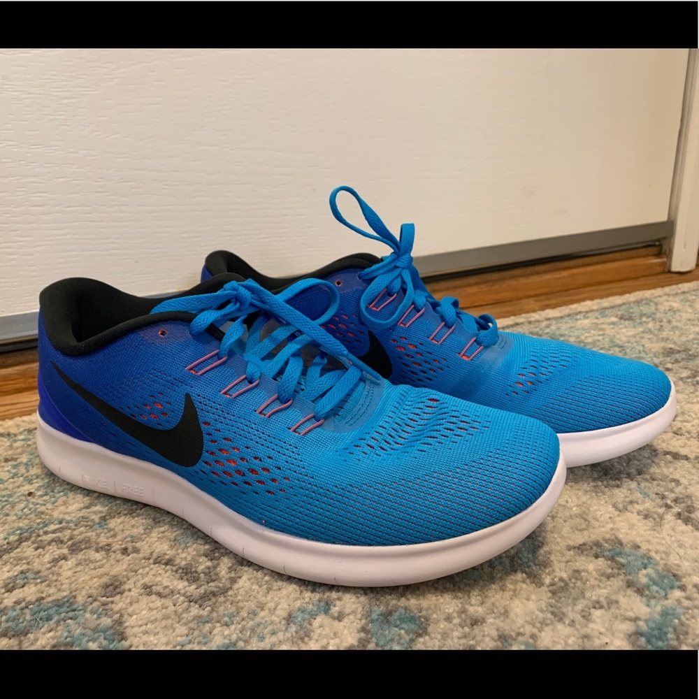 Women’s Nike free run, lightweight running shoes